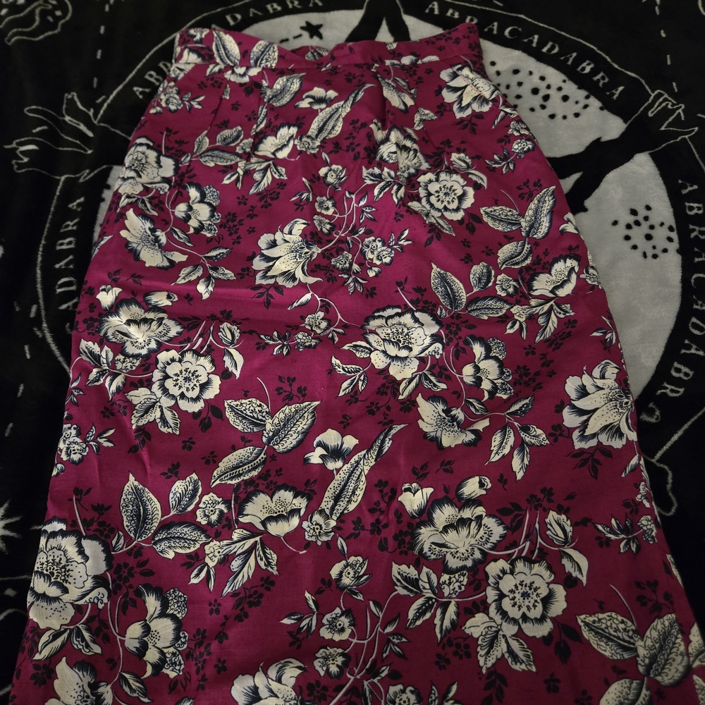 Liptons- Floral Pencil Skirt